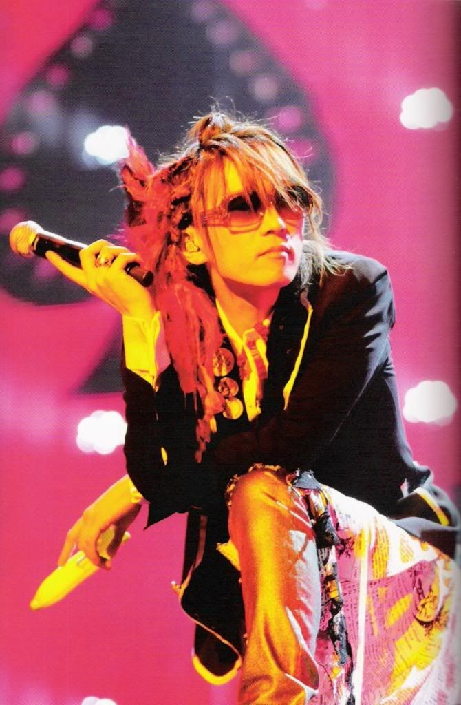  photo Some-Theater-of-Kiss-Photobook-scans-larc-en-ciel-6972347-1000-1528_zpsb2ec6081.jpg